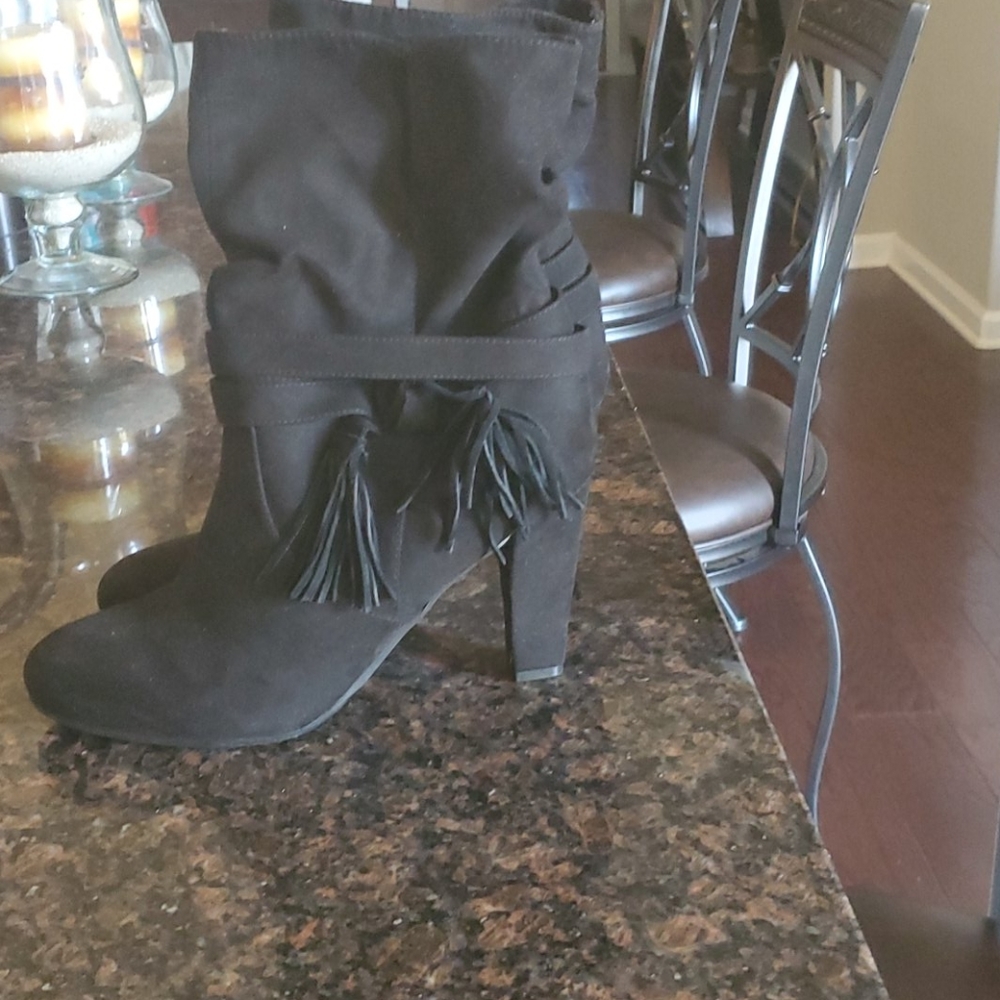 Express Boots - Picture 2 of 5